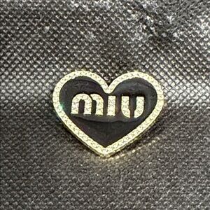 ✅ PRICE  IS FIRM ✅ Fashion Black and Gold Heart Logo Brooch.